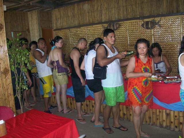 Buffet Lunch Island Hoppers lining up for the buffet