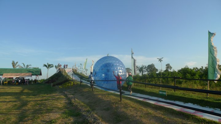 Davao Zorbs Park : Roll on the Floor - Literally! Davao Zorbs Park : Roll on the Floor - Literally!