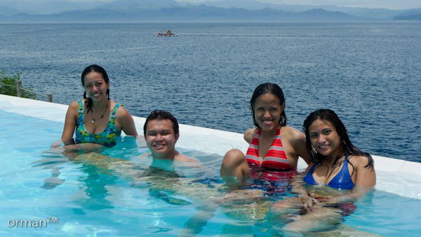 Sarah, Winston, Mica and Cai's 'Buhay Mayaman' Look at the Infinity Pool