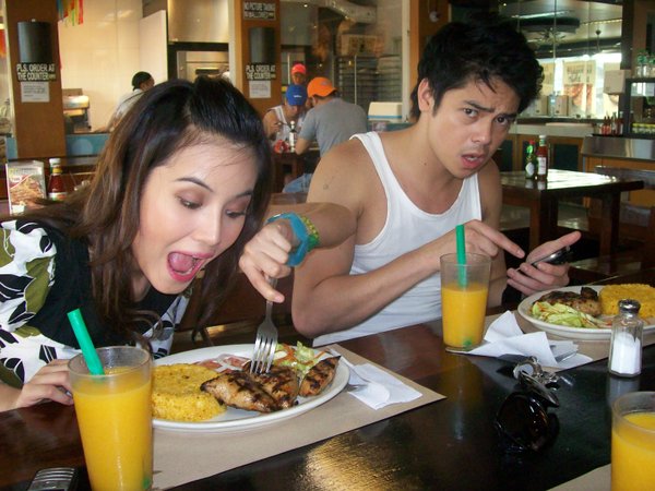Starstruck graduates Jade Lopez and Tyron Perez enjoying Plato Wraps steaks