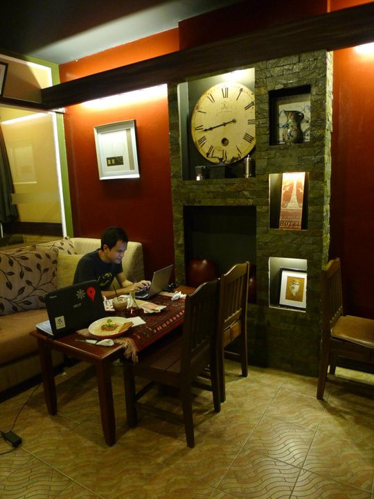 Don't you just love the ambiance? (Jose Rafael Coffee - October 2010)