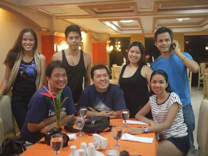 Bloggers waiting for dindin at Phela Grande Restaurant