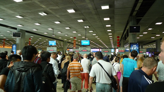 Foreign tourists lining up at Suvarnabhumi Airport's immigration