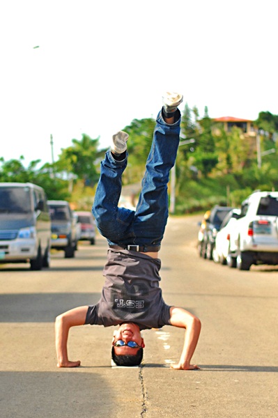 SoloflightEd doing what he does best - in the middle of the road!