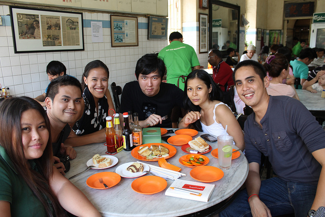 Malaysian and Filipino bloggers connive for snacks :P