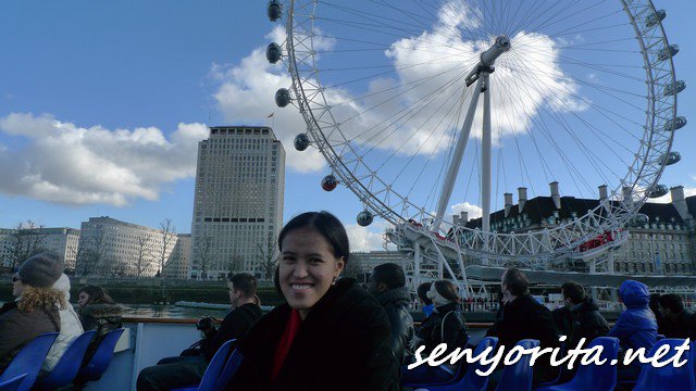 The London Eye Ferris Wheel behind me :D