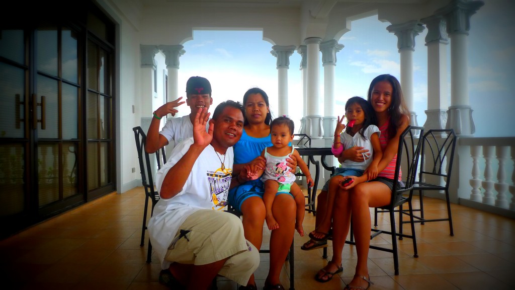 Group photo with the Padochenog Family before leaving Buenavista (Rona Encantada)
