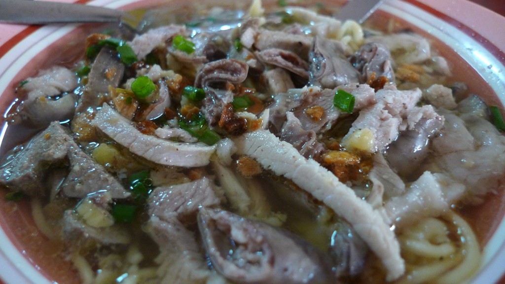 La Paz Batchoy na Kumpletos Rekados!