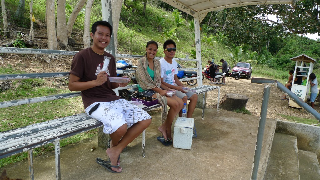 Lunch with Dylan and Dolee before the Cambugahay Falls invasion
