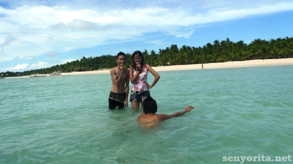 Nekkid woman at the back. Where to go?! :|