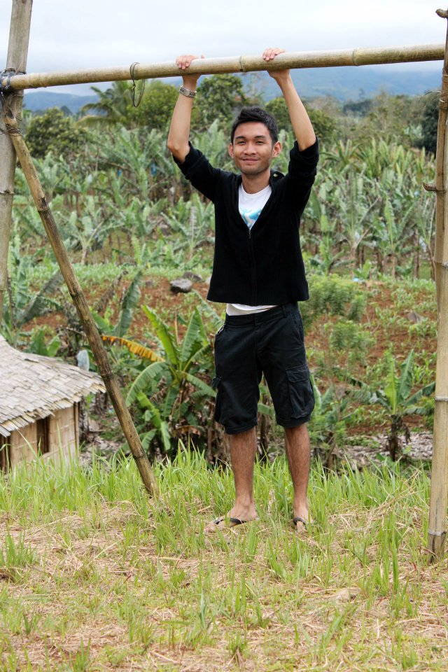 Renz copying my Kapatagan pose. Put yer hands up!