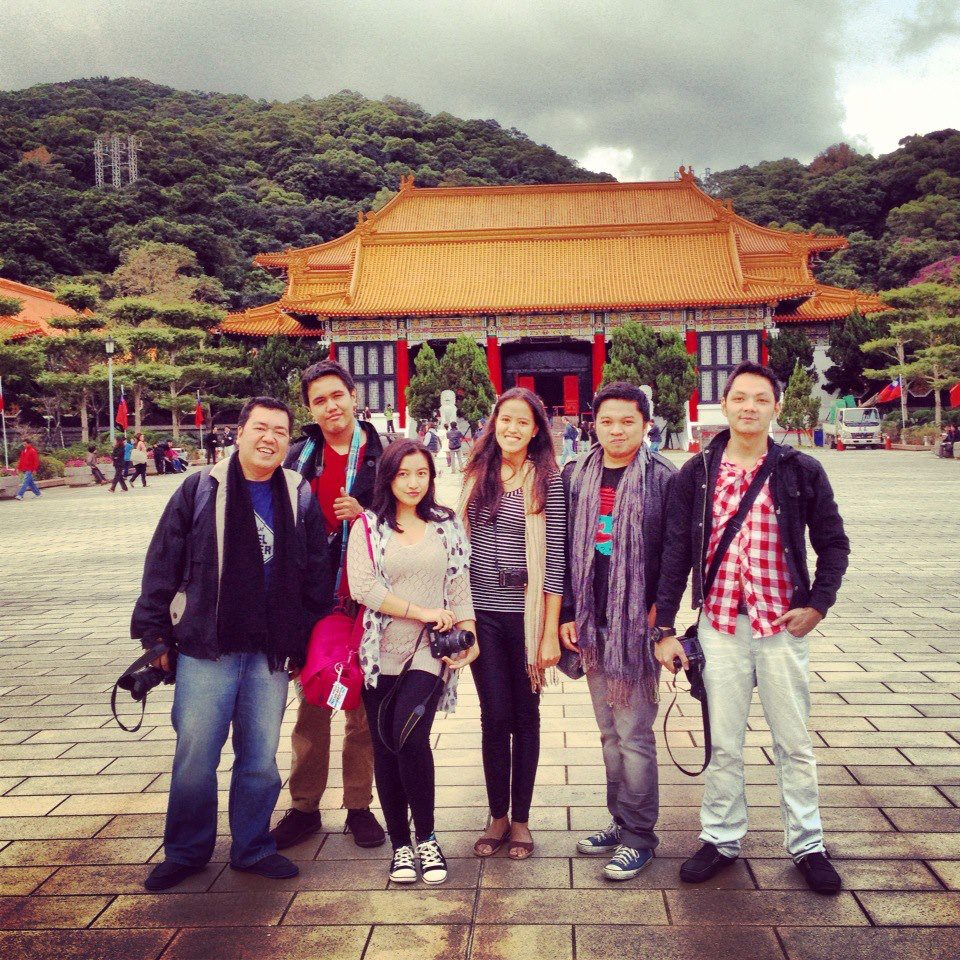 Bloggers @ the National Revolutionary Martyrs' Shrine - Taipei, Taiwan