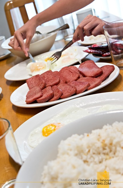 Breakfast prepared by Subic Homes' staff. Sweet! (Photo by Christian)