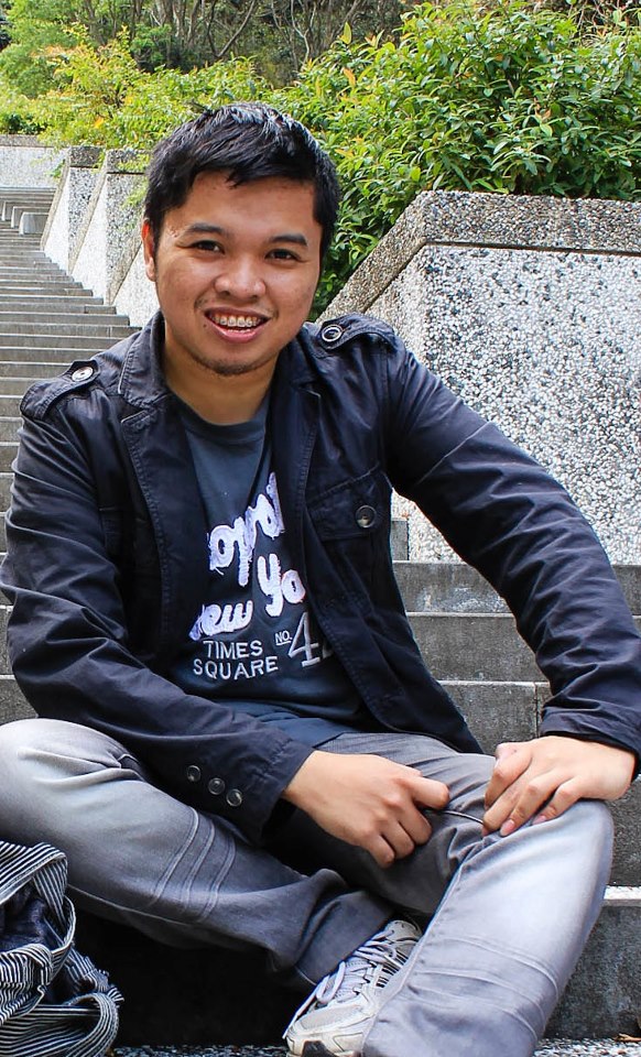 Meet Yoshke Dimen of ThePoorTraveler.net Meet Yoshke Dimen of ThePoorTraveler.net