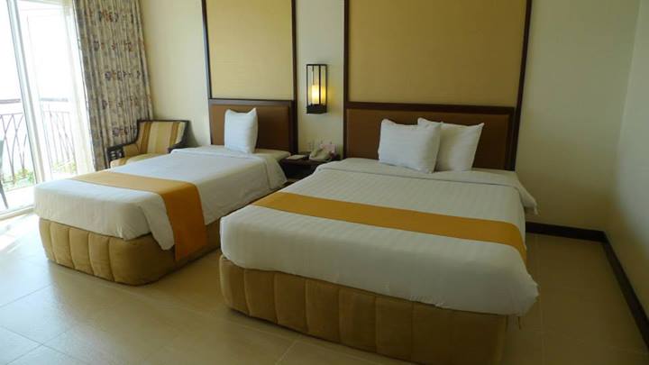 Beds @ Taal Vista Hotel's Premier Lake Wing Beds @ Taal Vista Hotel's Premier Lake Wing