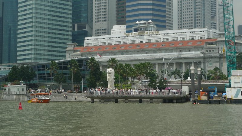 The Merlion and the Tourists
