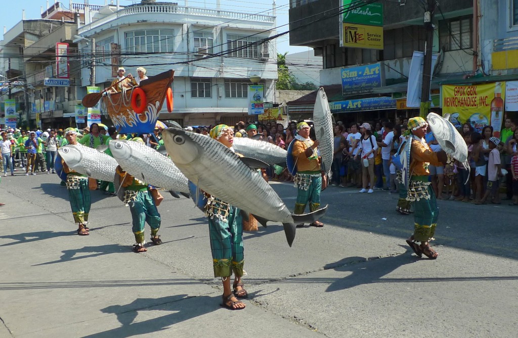 The Bangus King and Queen arrives. Bow. 