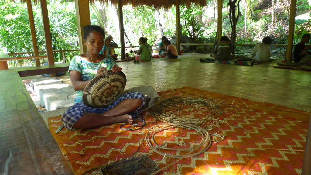 PG-Post-Mangyan-FemaleWeaver