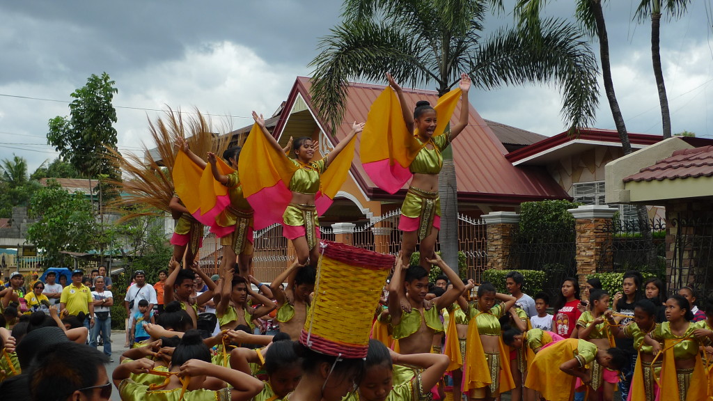 Binalonan-Fiesta-Street-Dancing1