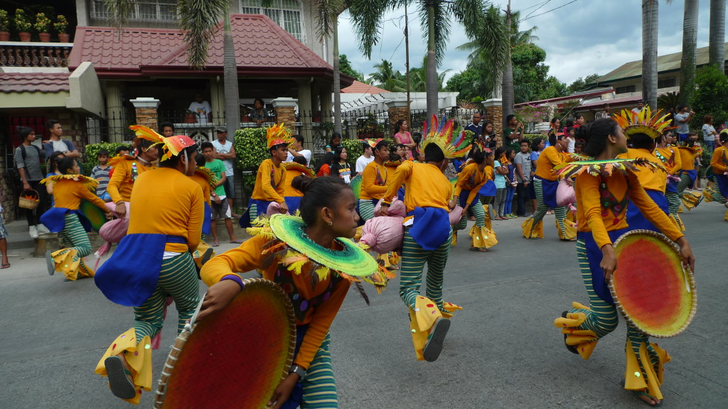 Binalonan-Fiesta-Street-Dancing3