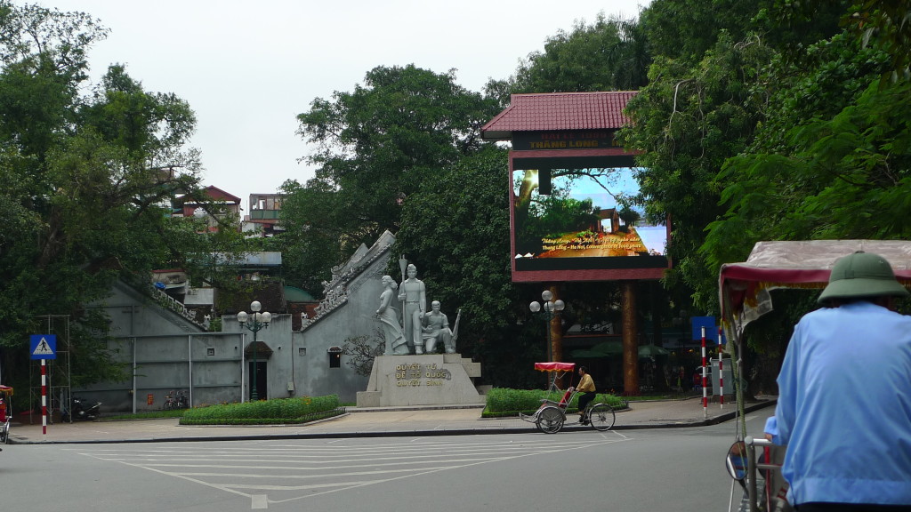 Hanoi-CycloTour-Statue
