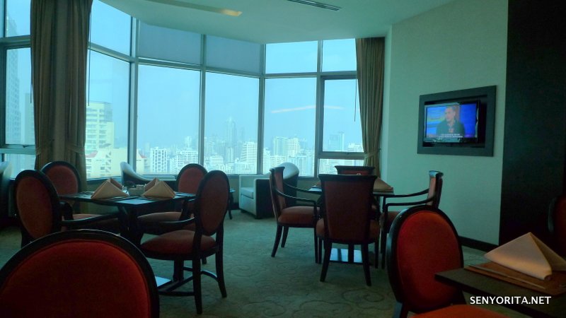 Feeling like a real executive with this view while having my brekkie